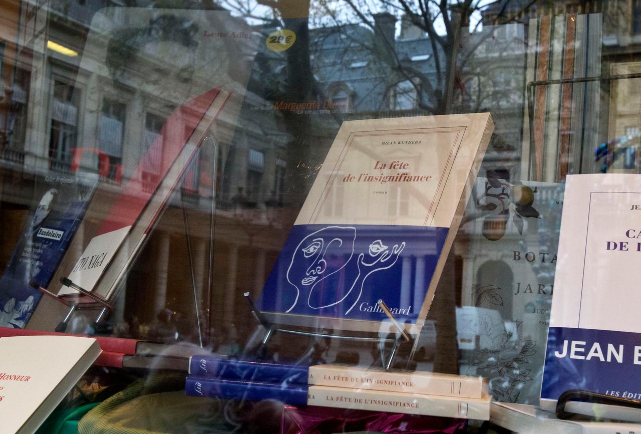 La fête de l'insignifiance - Milan Kundera - Gallimard - Grand format - Librairie de Paris Paris La fête de l'insignifiance - Milan Kundera - Gallimard - Grand format - Librairie de Paris Paris