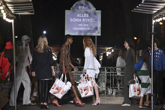 Lors du défilé de la collection prêt-à-porter Sonia Rykiel printemps-été 2019 à Paris, le 29 septembre 2018.