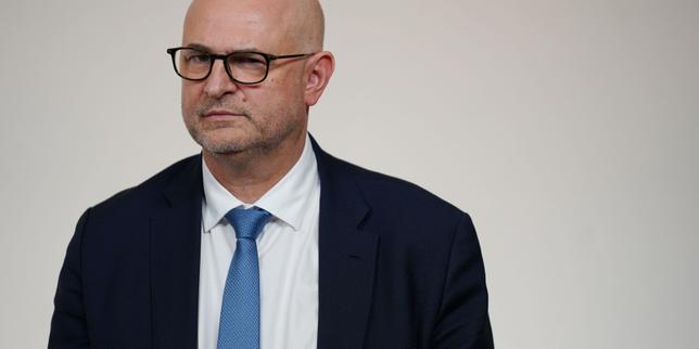 Retraites : le gouvernement « ne reviendra pas » sur la suppression des régimes spéciaux