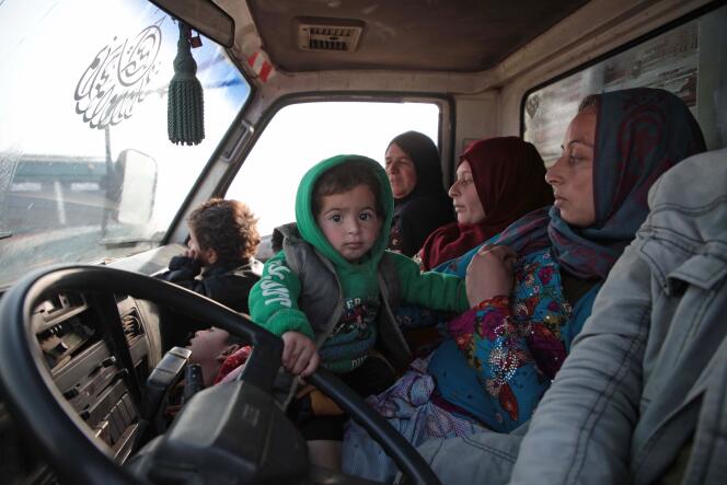 Des Syriens en fuite vers le nord de la Syrie, le 20 décembre.