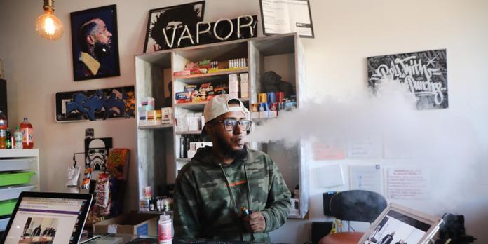 Aux Etats Unis L Age Legal Pour Fumer Et Vapoter Va Etre Porte A 21 Ans