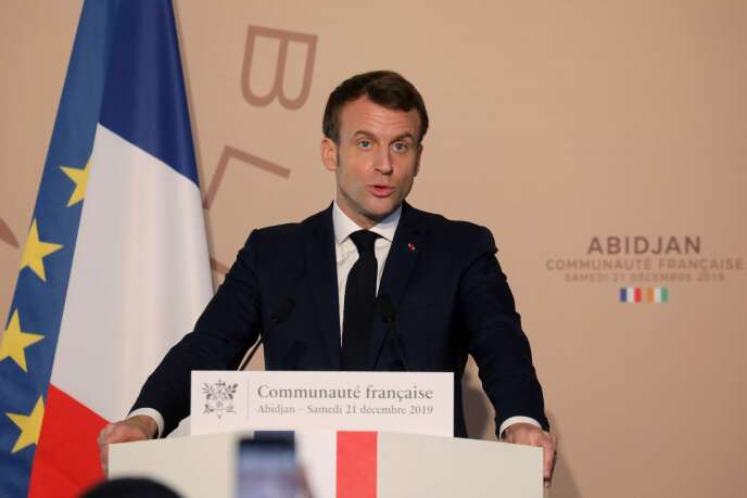 Le président Emmanuel Macron, durant sa visite officielle en Côte d’Ivoire, ce 21 décembre 2019, à Abidjan. / AFP / Ludovic MARIN