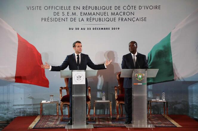 En déplacement à Abidja, samedi 21 décembre, Emmanuel Macron a déclaré que le « colonialisme a été une erreur profonde, une faute de la République ».