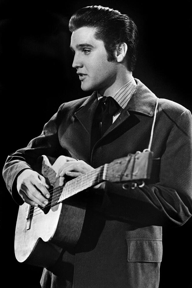 Elvis Presley lors d’un concert dans les années 1950.