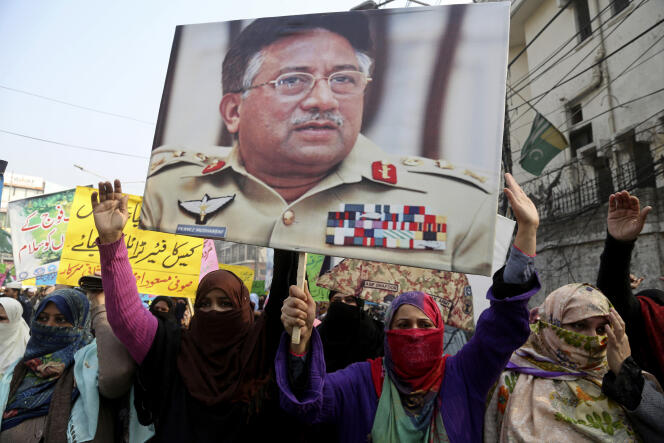 Des partisans de l’ancien président pakistanais Pervez Musharraf à Lahore, le 22 décembre 2019.