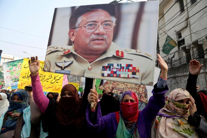 Des partisans de l’ancien président pakistanais Pervez Musharraf à Lahore, le 22 décembre 2019.