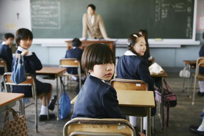 Yura Sato (center) in the Japanese film "Jesus" by Hiroshi Okuyama.