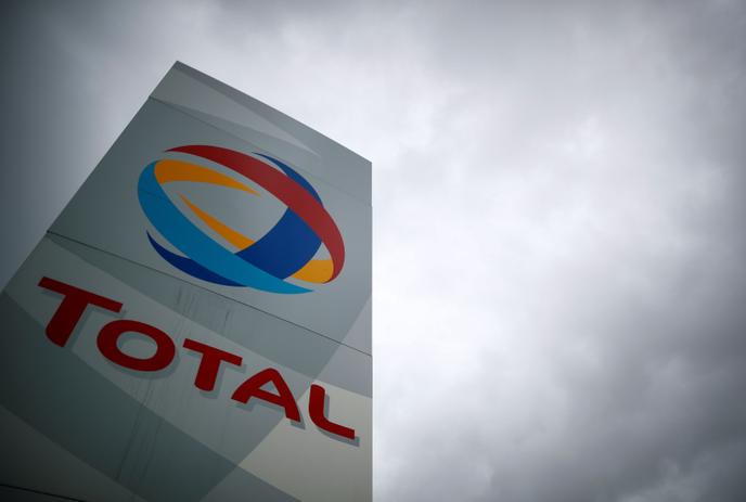 cinq dépendent du groupe Total, deux d’Esso (Exxon-Mobil) et une de Petroineos