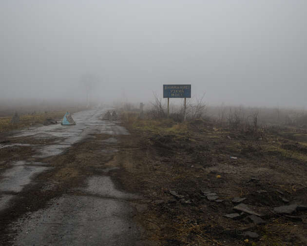 Barrage de l’armée ukrainienne sur une route à la sortie du village de Rodina, le 19 novembre.