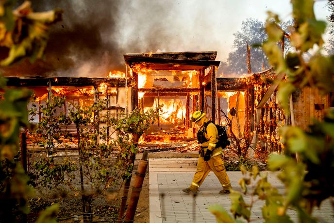 The Kincade Fire in Healdsburg, California on October 27. The October-November fires in the US state caused $ 25 billion in damage.