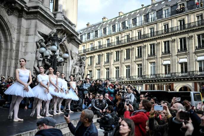 Le régime de retraite de l’Opéra de Paris permet aux danseuses de prendre leur retraite à 42 ans.