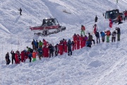 Intervention des  secouristes après une avalache à Tignes ( Savoie), en 2017.