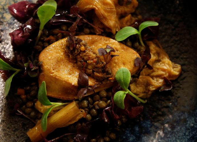 Une assiette de foie gras servie dans un restaurant toulousain fin novembre.