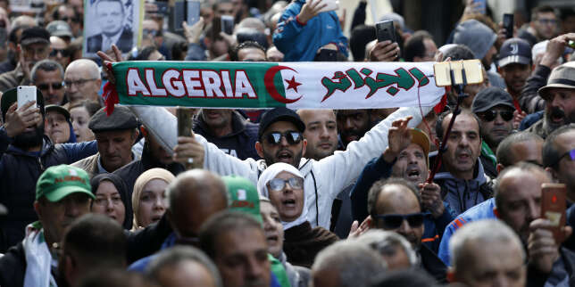 A Alger, Ahmed Gaïd Salah n’est plus, mais le Hirak est loin, lui, de rendre son dernier souffle