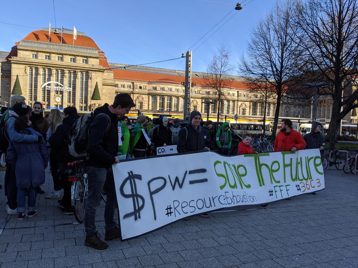 Demonstration of the Fridays for Future movement in front of Leipzig train station, December 29.