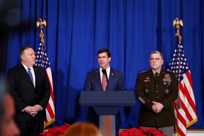 Le secrétaire d’Etat, Mike Pompeo, le ministre de la défense américain, Mark Esper, et le général Mark Milley, à Mar-a-Lago (Floride), le 29 décembre.
