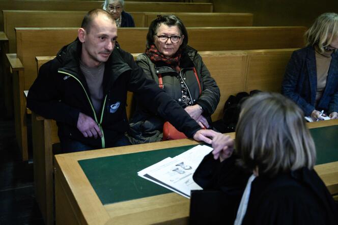 Pierre-Emmanuel Germain-Thill, l’une des deux victimes de l’ancien prêtre Bernard Preynat opposées à la publication de leur témoignage dans un livre, au tribunal de Lyon, le 30 décembre 2019.