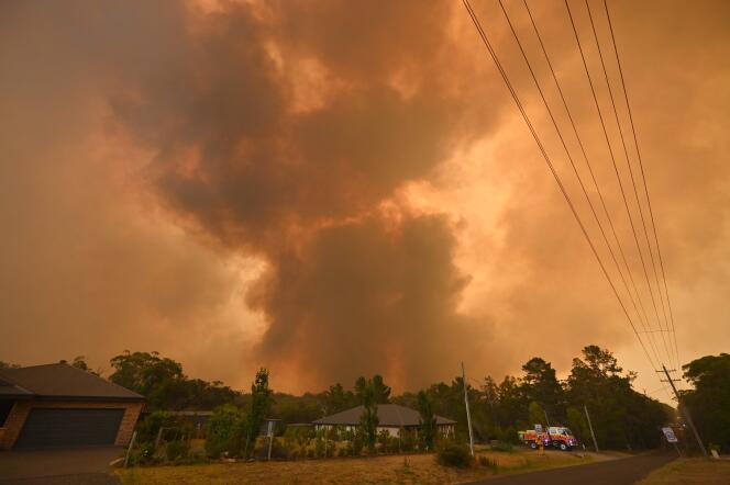 Un incendie près des habitations, à Bargo, au sud-ouest de Sydney, le 21 décembre.