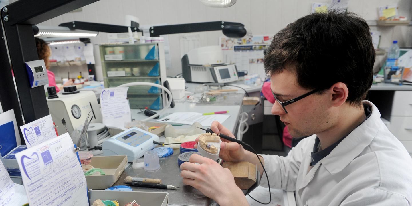 Des Lunettes Et Des Protheses Dentaires Sans Reste A Charge