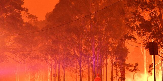 Australie : des opérations de sauvetage pour aider les milliers de personnes prises au piège par les incendies