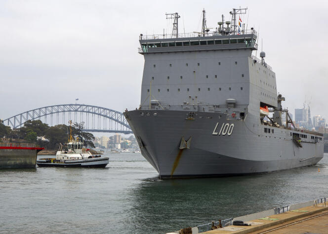 L’Australie déploie des navires militaires pour aider les personnes bloquées par les incendies qui ravagent le pays.