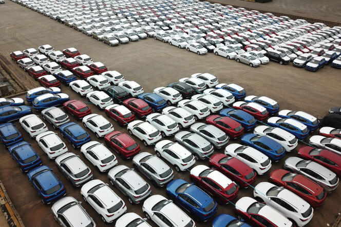 Des voitures MG produites par SAIC (Shanghai Automotive Industry Corporation), en attente d’exportation dans le port chinois de Lianyungang (province orientale du Jiangsu), en mai 2018.