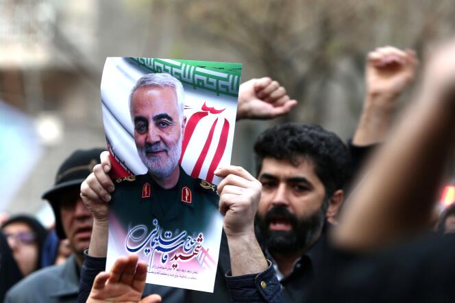 Des Iraniens manifestent contre l’assassinat du général Ghassem Soleimani, en face du bureau des Nations Unies, à Téhéran, le 3 janvier.