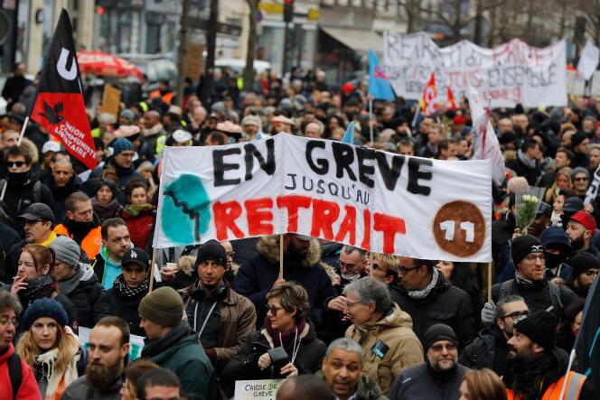 Lors d’une manifestation contre la réforme des retraites à Paris, le 4 janvier.