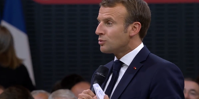 Non, Emmanuel Macron n’a pas dit aux Français de se « débrouiller » pour payer leurs retraites