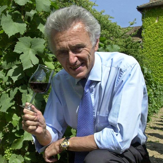 Georges Duboeuf, en juillet 2002 dans ses vignes de Romanèche-Thorens (Saône-et-Loire).