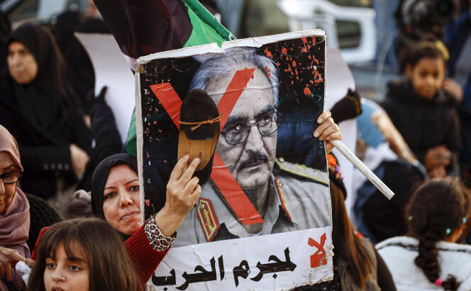Des Libyens manifestent contre le maréchal Khalifa Haftar, à Tripoli, le 27 décembre 2019.
