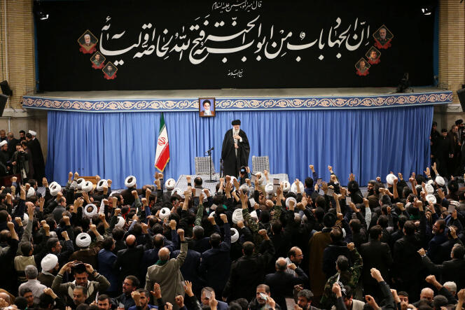Le Guide suprême iranien, l’ayatollah Ali Khamenei, lors d’un meeting à Téhéran, le 8 janvier (photo transmise par les autorités iraniennes).