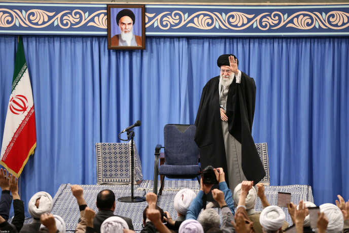 Le Guide suprême iranien, l’ayatollah Ali Khamenei, lors d’un meeting à Téhéran, le 8 janvier (photo transmise par les autorités iraniennes).