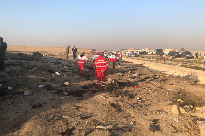 Des débris de l’avion d’Ukraine Airlines qui s’est écrasé, à la périphérie de Téhéran, le 8 janvier, tuant les 176 personnes à bord.