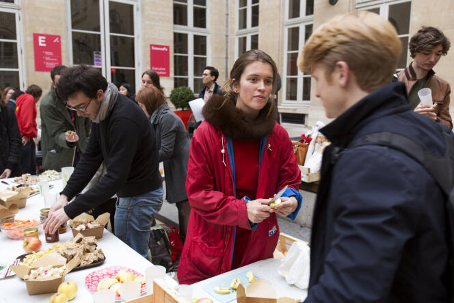 Les étudiants de Sciences Po Paris ont créé l’association Paves pour distribuer des paniers de produits bio.