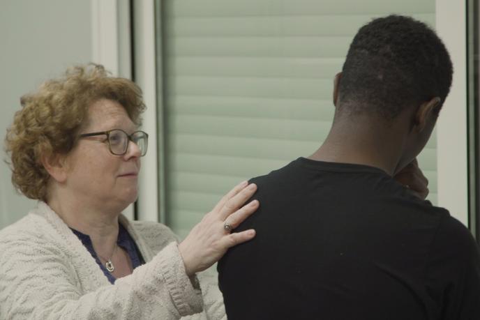 Les hébergeurs racontent les difficultés, les galères rencontrées mais aussi les joies apportées par des gamins déboussolés.