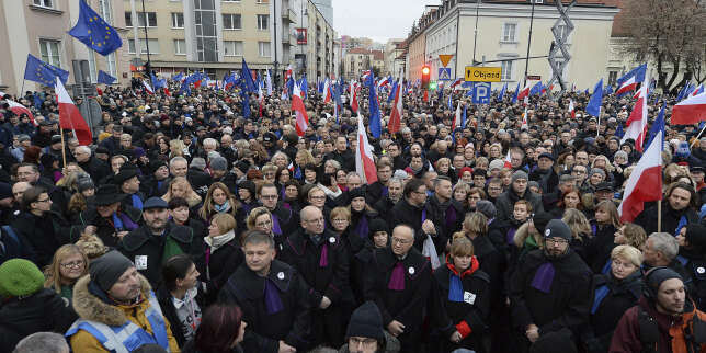 Pologne : les juges manifestent contre un projet de loi prévoyant de sanctionner leur opposition