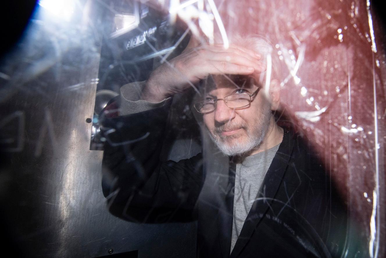 Julian Assange saliendo del Tribunal de Magistrados de Westminster en Londres, el 13 de enero.