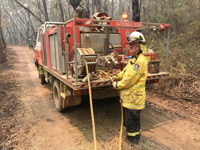 Une pompière volontaire, près du mont Hay, dans les Blue Mountains (Australie), le 28 décembre 2019.