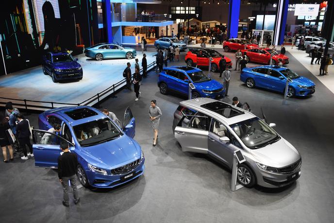 Des voitures du constructeur chinois Geely, au Salon automobile de Shanghaï, en avril 2019.