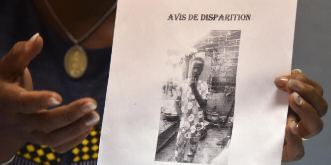 Affichette annonçant la disparition, le lundi 6 janvier 2020, du jeune Laurent-Barthélémy Ani Guibahi, retrouvé mort le lendemain à Roissy dans le train d’atterrissage d’un Boeing 777 en provenance d’Abidjan.