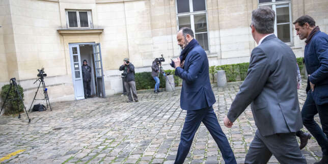 "Soit elle veut rester ambassadrice, soit elle veut avoir sa liberté de parole" : Elisabeth Borne lance un ultimatum à Ségolène Royal après ses critiques de l'exécutif