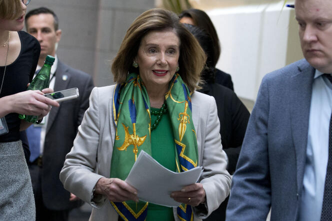 La présidente démocrate de la Chambre des représentants, Nancy Pelosi, a annoncé mardi 14 janvier à Washington que l’acte d’accusation pour la destitution de Donald Trump serait transmis mercredi au Sénat.