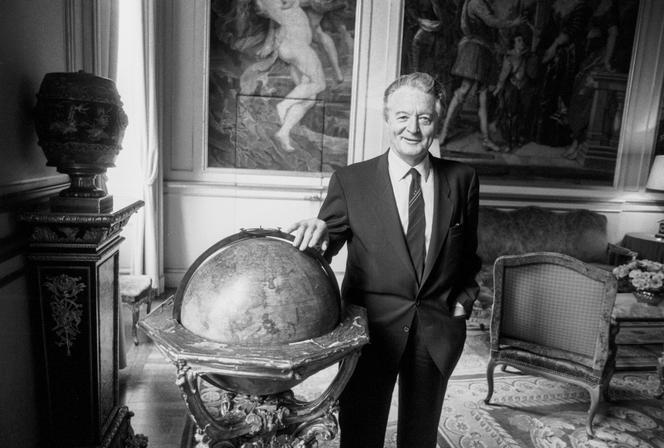 Roland Dumas, ministre des affaires étrangères, dans son bureau, à Paris, le 19 mai 1988.