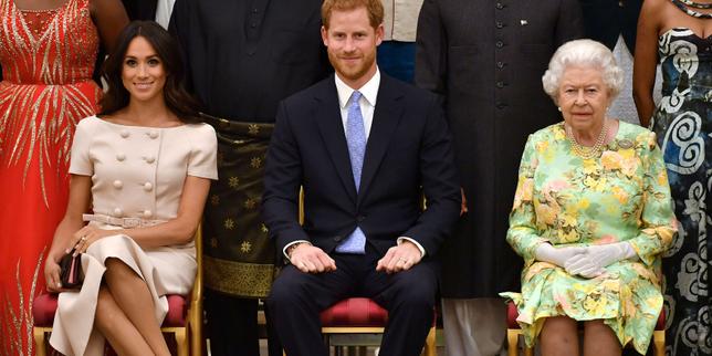 « La décision d'Harry et Meghan contrecarre la stratégie de Buckingham »