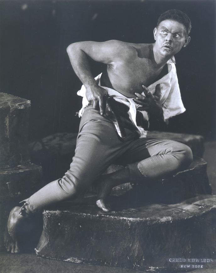 Lawrence Tibbet in der Titelrolle von Kaiser Jones, 1933.