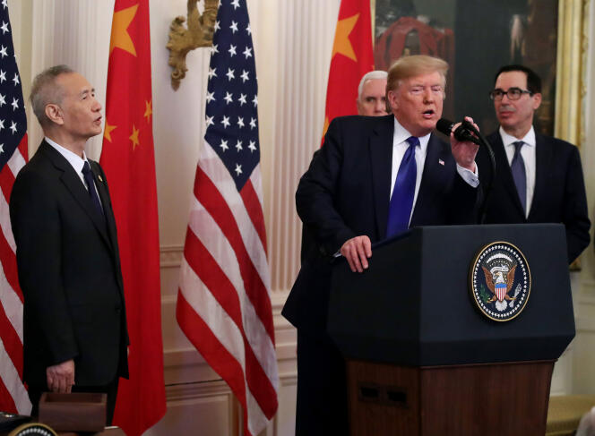 Le président des Etats-Unis, Donald Trump, s’exprime devant le vice-premier ministre chinois, Liu He (à gauche), avant la signature de la première phase de l’accord entre les deux pays, à la Maison Blanche, le 15 janvier.