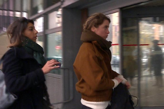 Adèle Haenel arrive à l’Office pour la répression des violences aux personnes à Nanterre pour être entendue, le 26 novembre 2019.