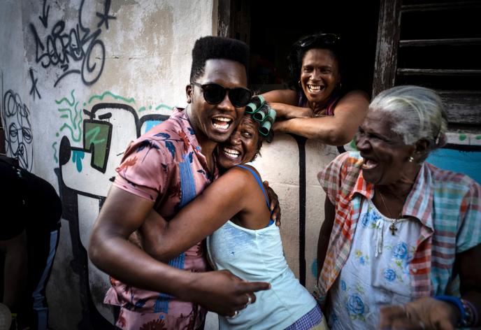 Le chanteur cubain Cimafunk lors de la Second Line qui s’est déroulée dans les rues de La Vieille Havane à l’occasion de la 35è édition du festival Jazz Plaza. Le 15 janvier 2020. La Havane, Cuba.