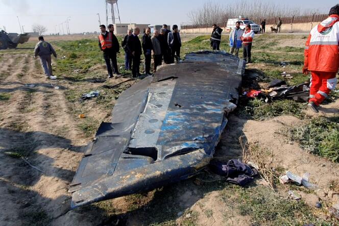 Un débris de l’avion de la compagnie Ukraine International Airlines (UIA), qui s’est écrasé le 8 janvier près de Téhéran.